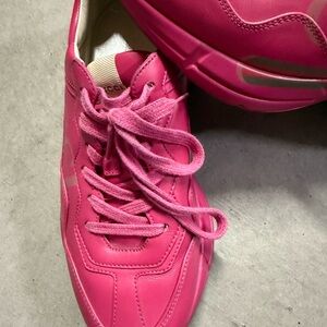 Gucci authentic web leather accent sneakers size 8